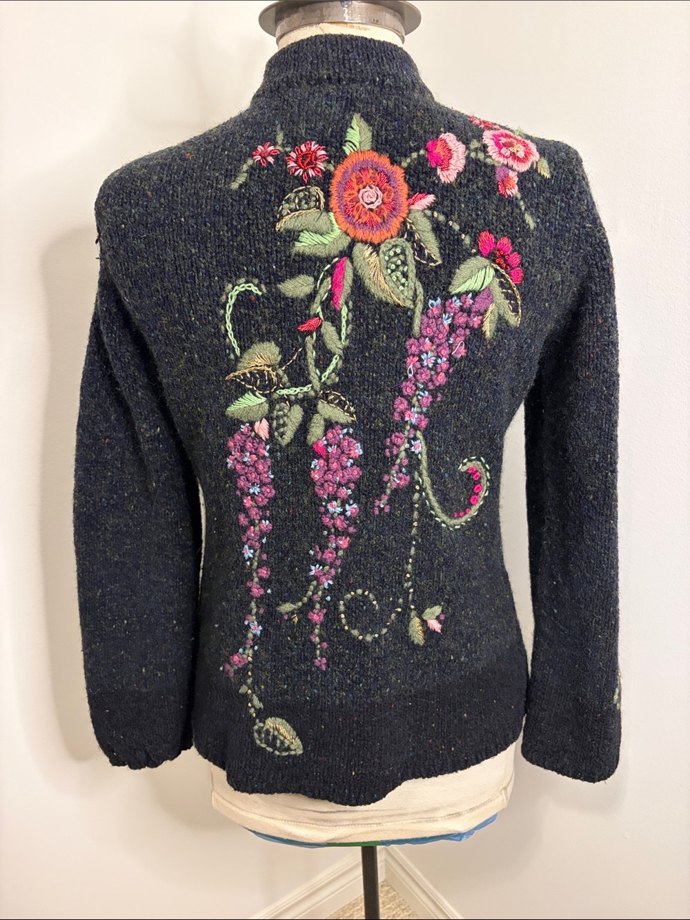 SUSAN BRISTOL LTD. Charcoal Hand Embroidered Floral Wool Blend Cardigan SIZE S - Picture 8 of 16